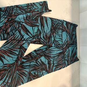 Lululemon size 6Tropical Print Leggings